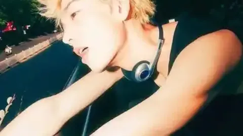 曼联名将利桑德罗·马丁内斯膝伤恢复之路：病房中的心语与感悟